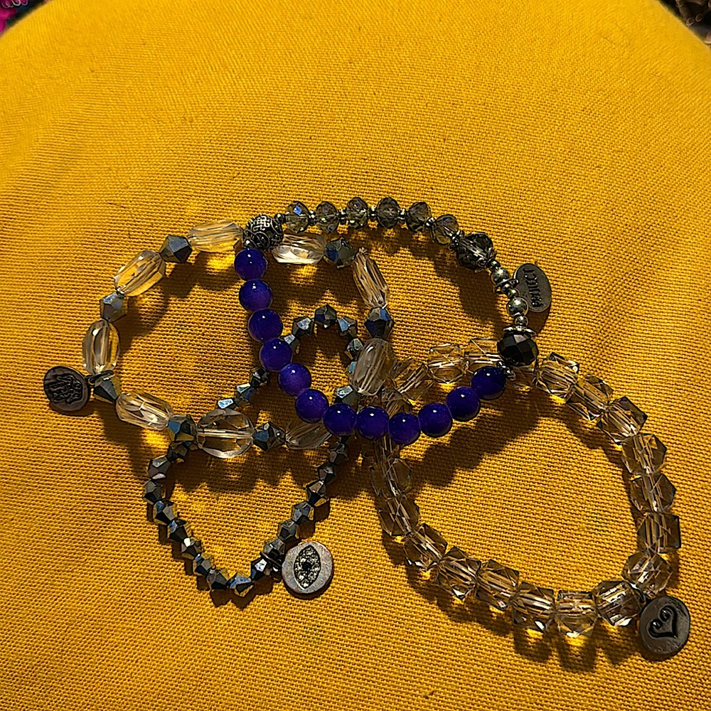 Set of 4 vintage strech bracelets